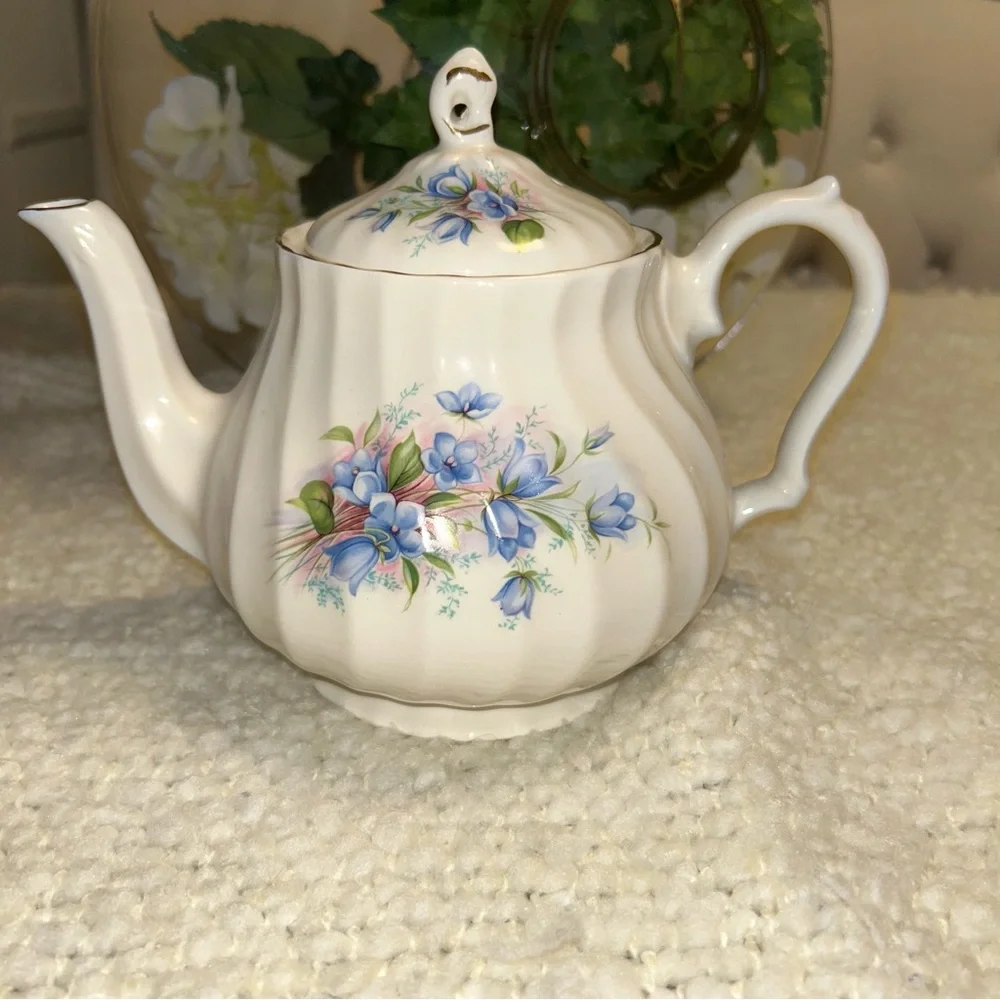 Vintage Sadler England White Blue Floral Gold Trim Teapot Tea Pot
